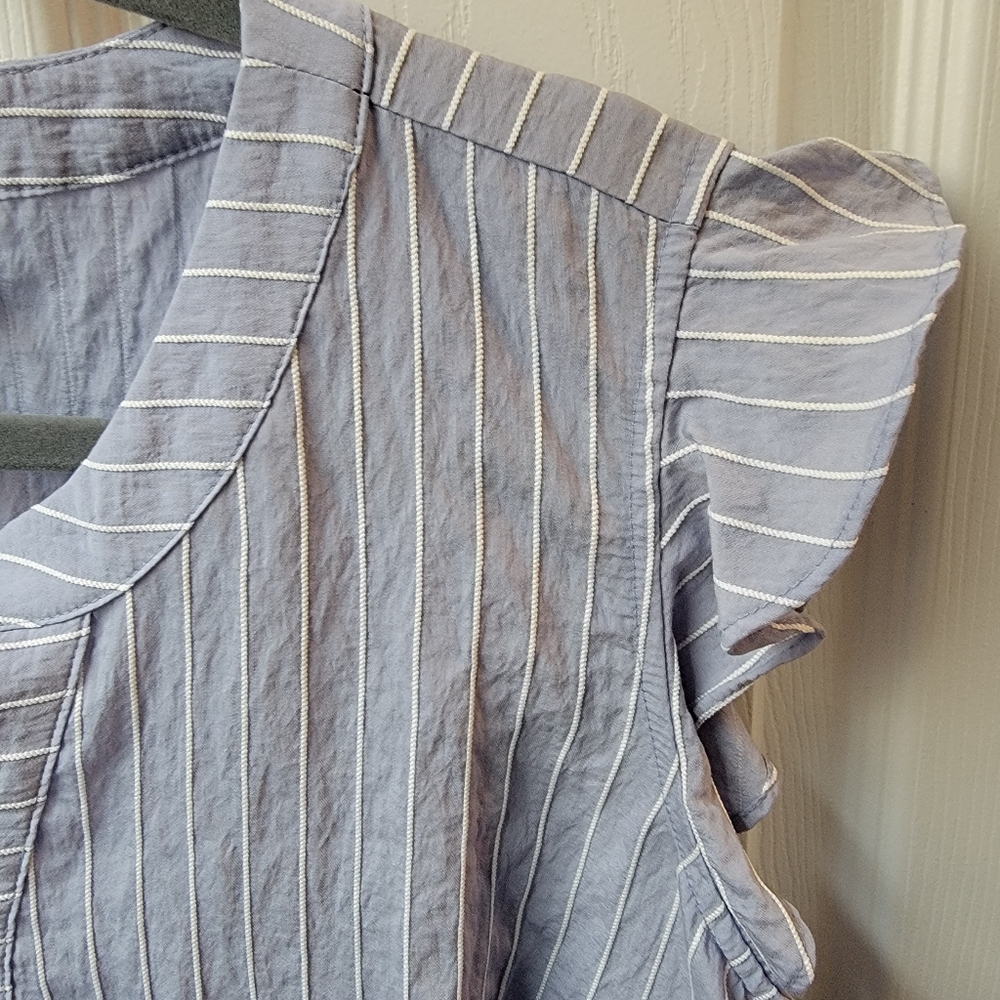 Blue and White Sleeveless Top - Picture 5 of 5